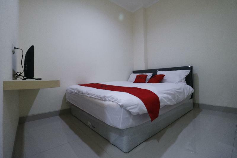 Reddoorz Plus Near Mall Ciputra Jakarta Hotel Exterior foto